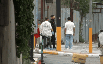 Polise bıçakla saldırı